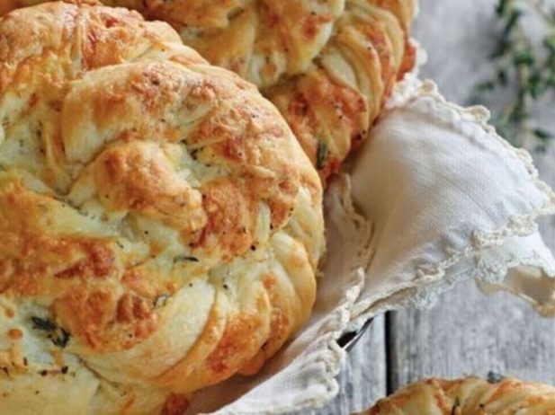 circular twisted Cheese buns