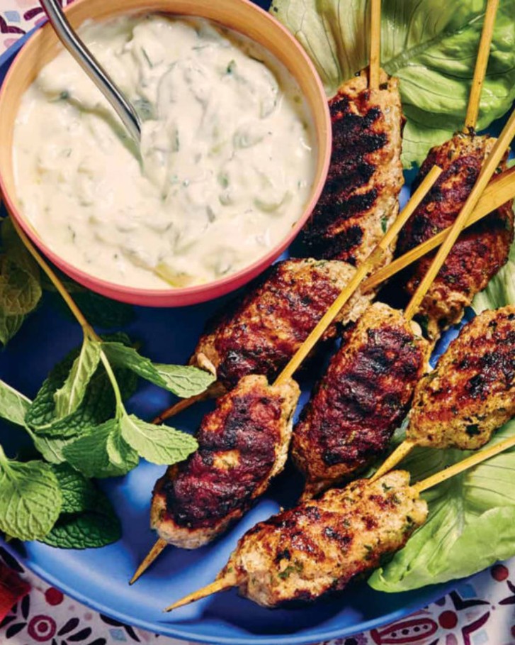 Joghurt Dip and Turkey skewers